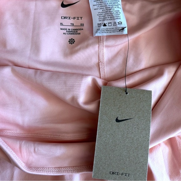 Nike Women's Spring Club Skirt in bleached coral blush - Picture 4 of 8